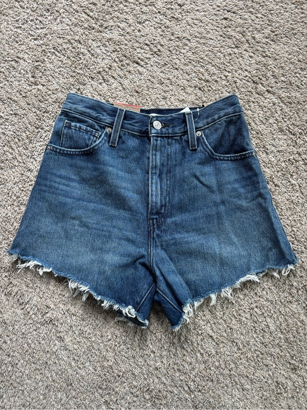 NWT Levi High Waisted Mom Jean Shorts Size 26